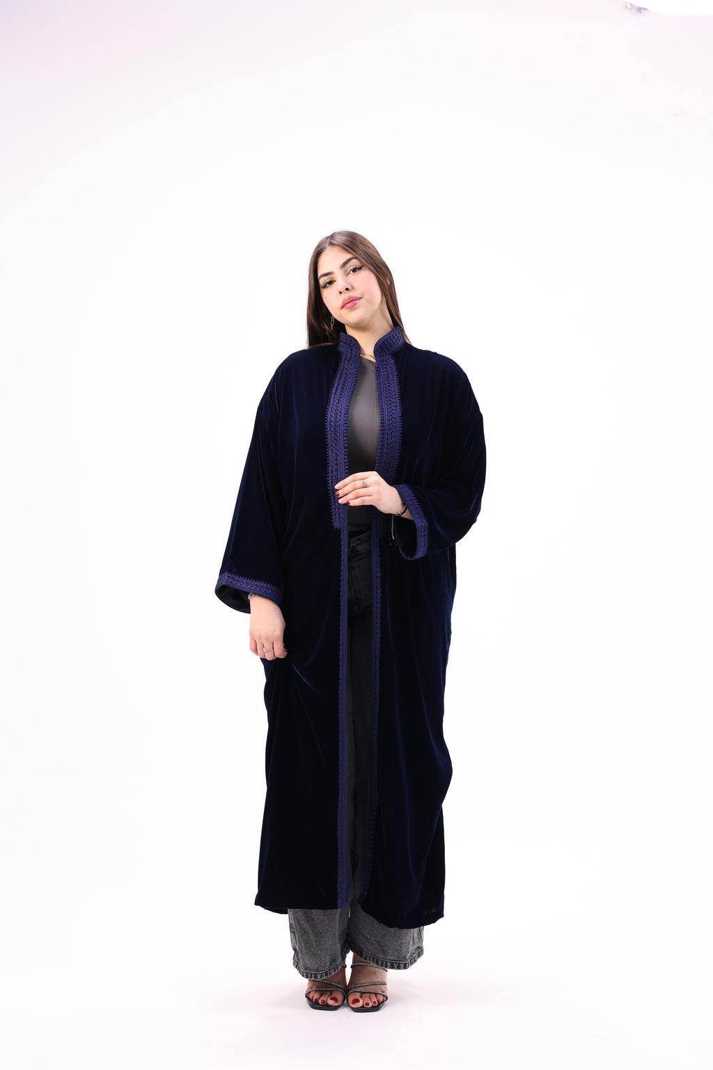 Kimono Marocain en Velours Doublé Satin – Broderie Artisanale Façon Maalem 2026 - Maraya