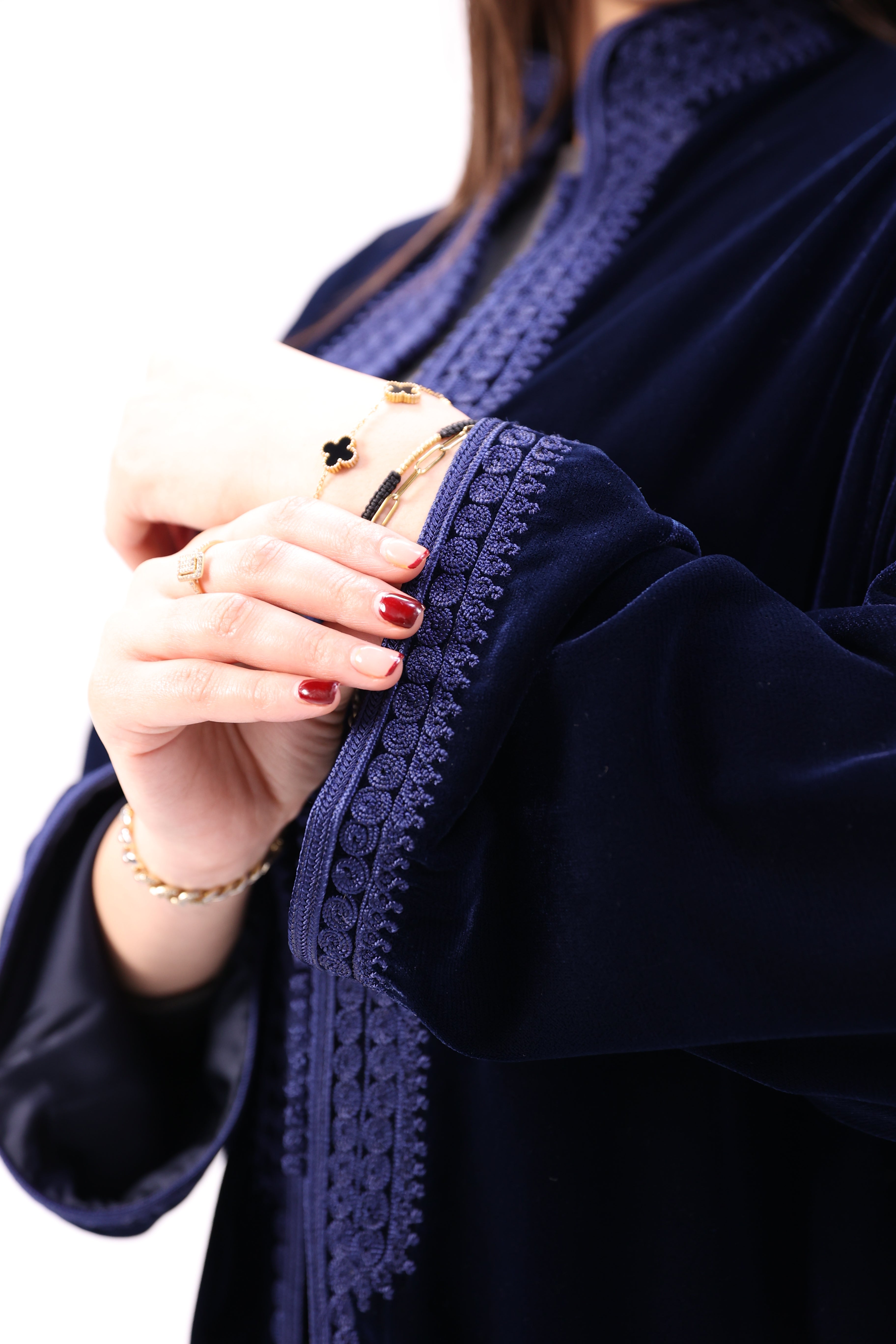 Kimono Marocain en Velours Doublé Satin – Broderie Artisanale Façon Maalem 2026 - Maraya