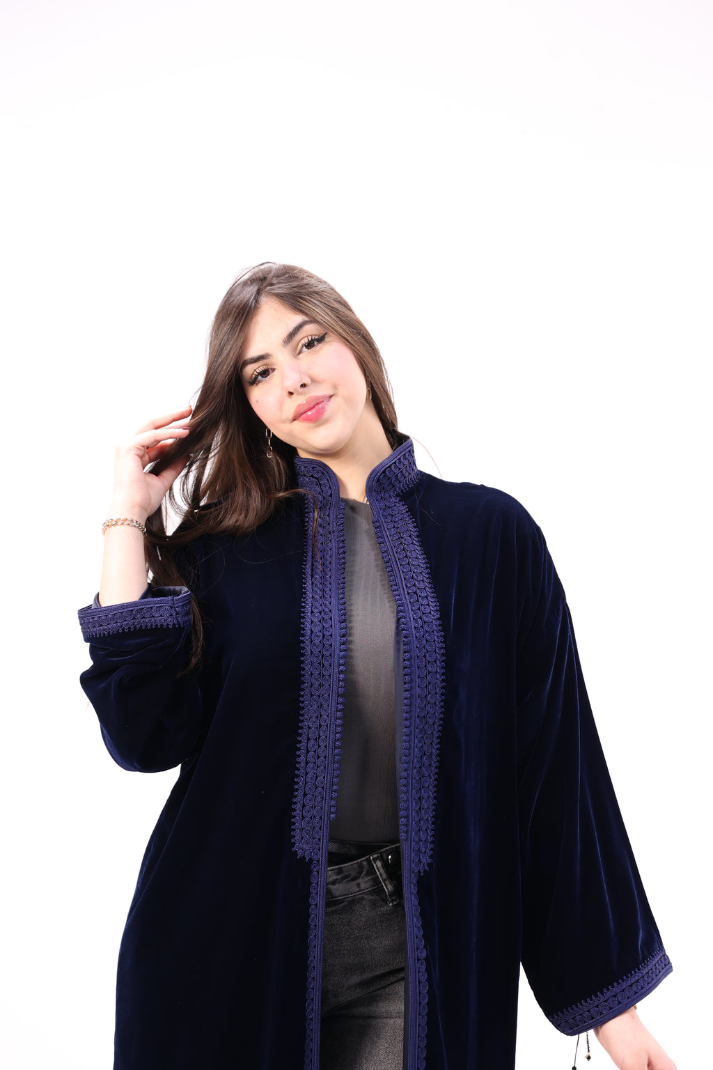 Kimono Marocain en Velours Doublé Satin – Broderie Artisanale Façon Maalem 2026 - Maraya