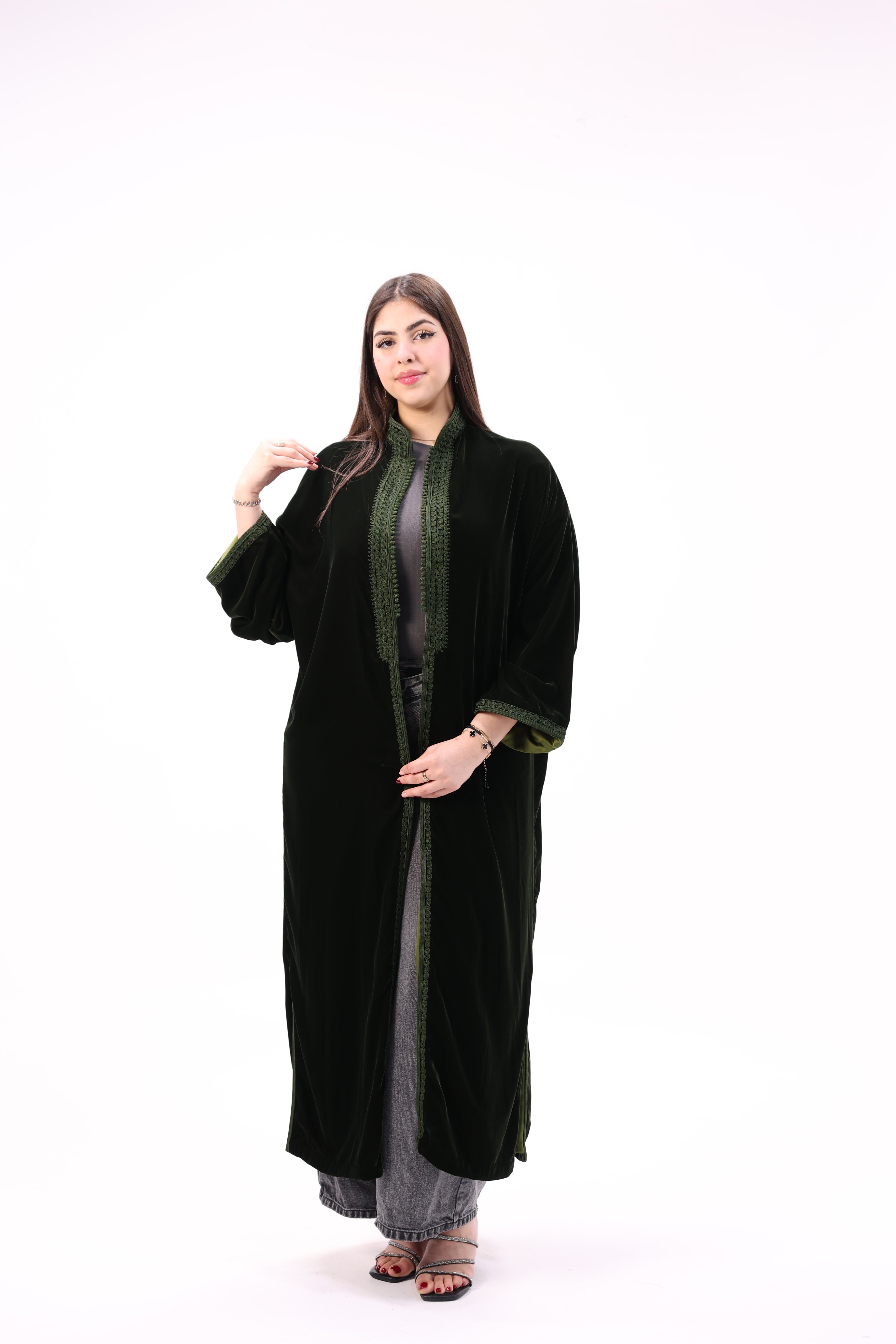 Kimono Marocain en Velours Doublé Satin – Broderie Artisanale Façon Maalem 2026 - Maraya