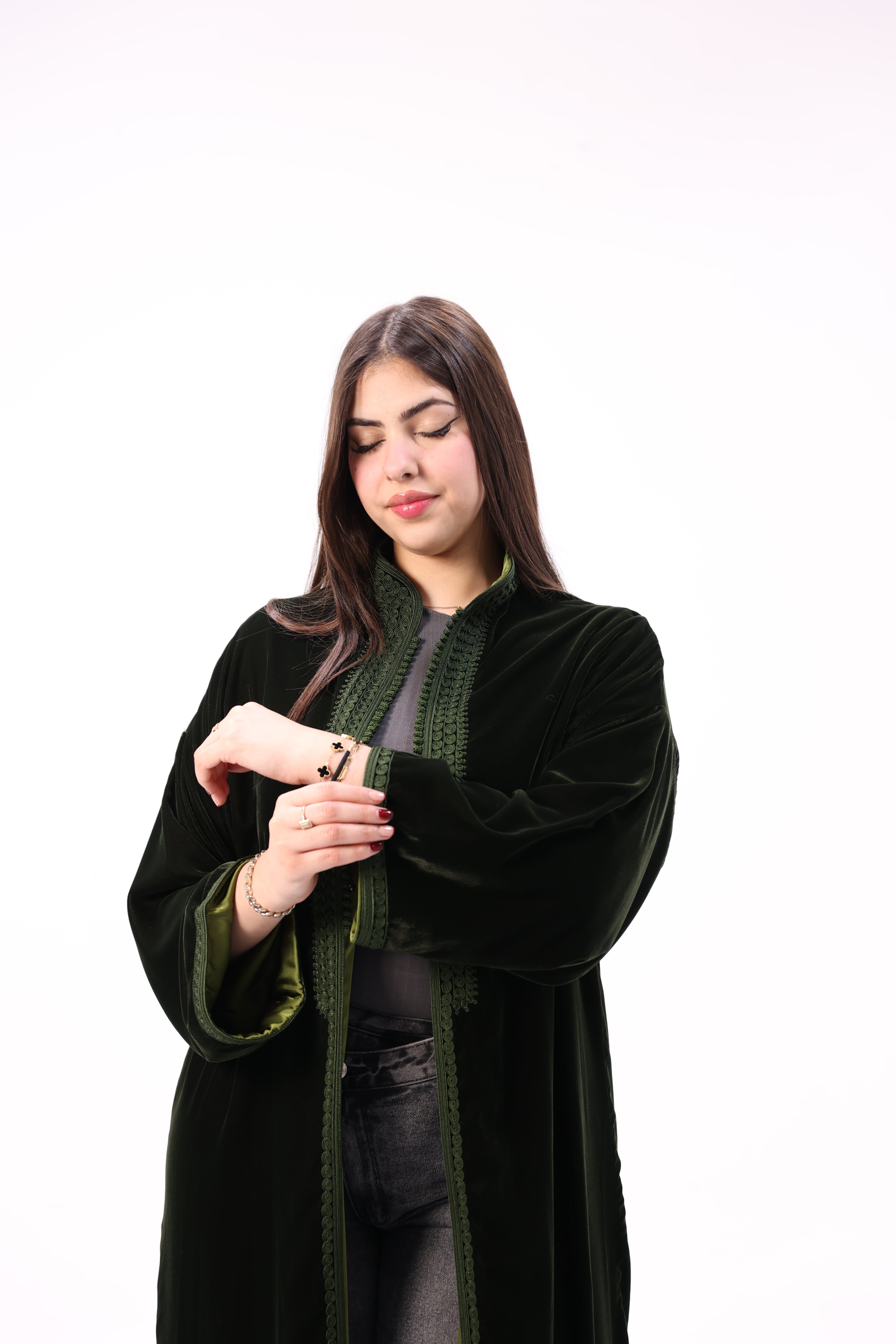 Kimono Marocain en Velours Doublé Satin – Broderie Artisanale Façon Maalem 2026 - Maraya