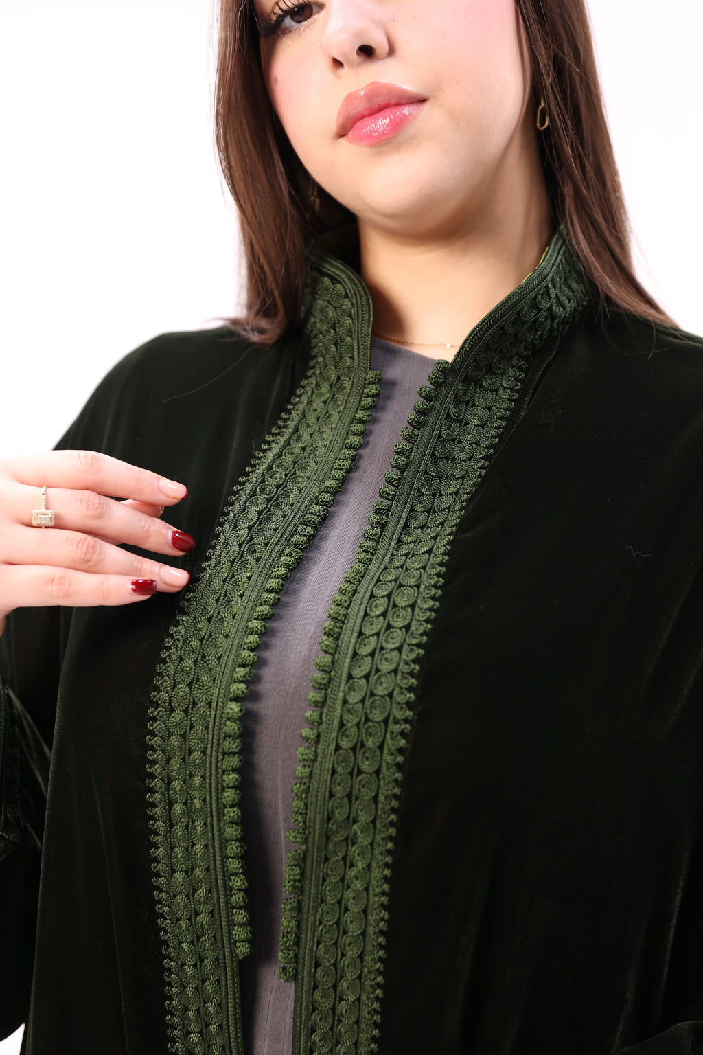 Kimono Marocain en Velours Doublé Satin – Broderie Artisanale Façon Maalem 2026 - Maraya