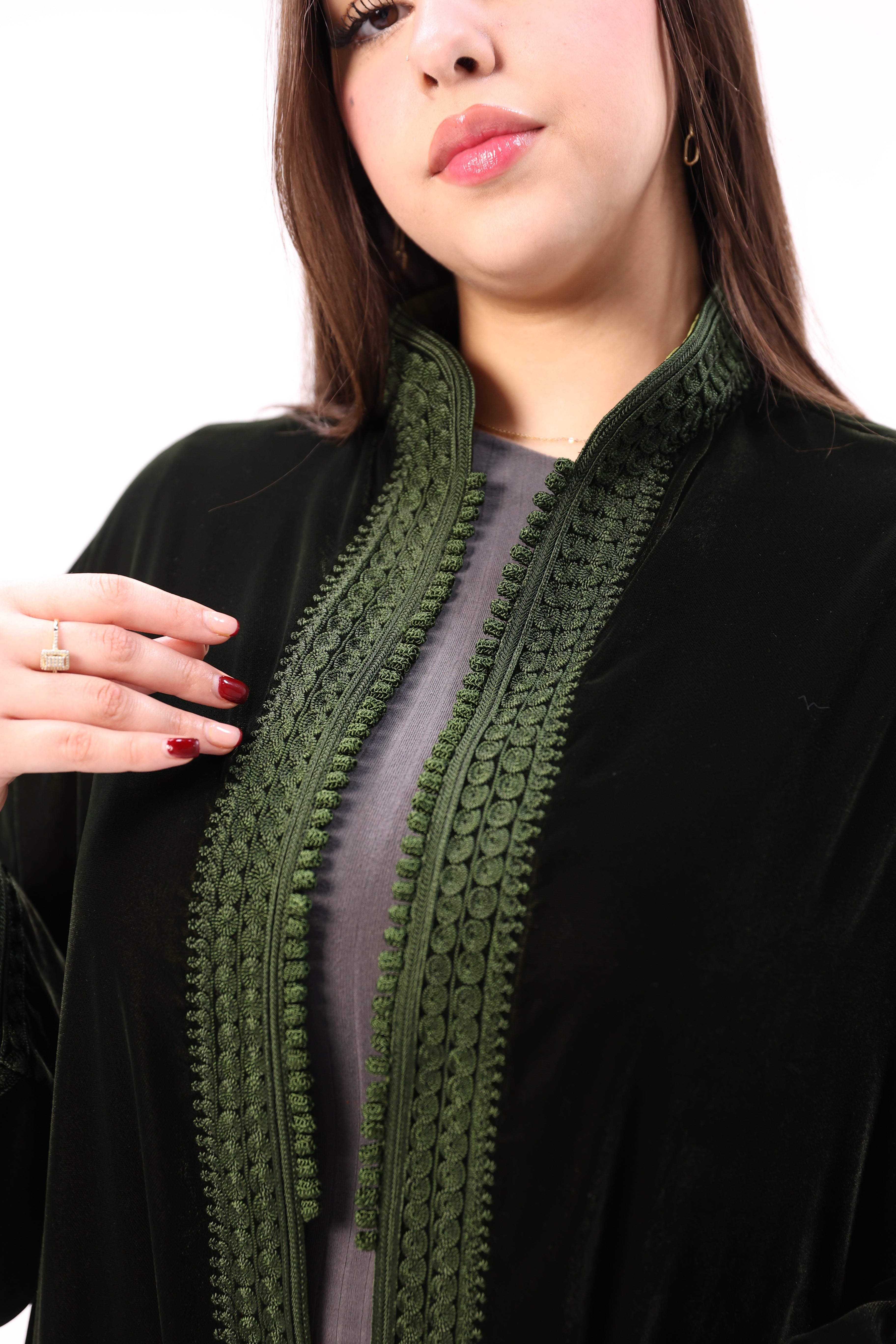 Kimono Marocain en Velours Doublé Satin – Broderie Artisanale Façon Maalem 2026 - Maraya