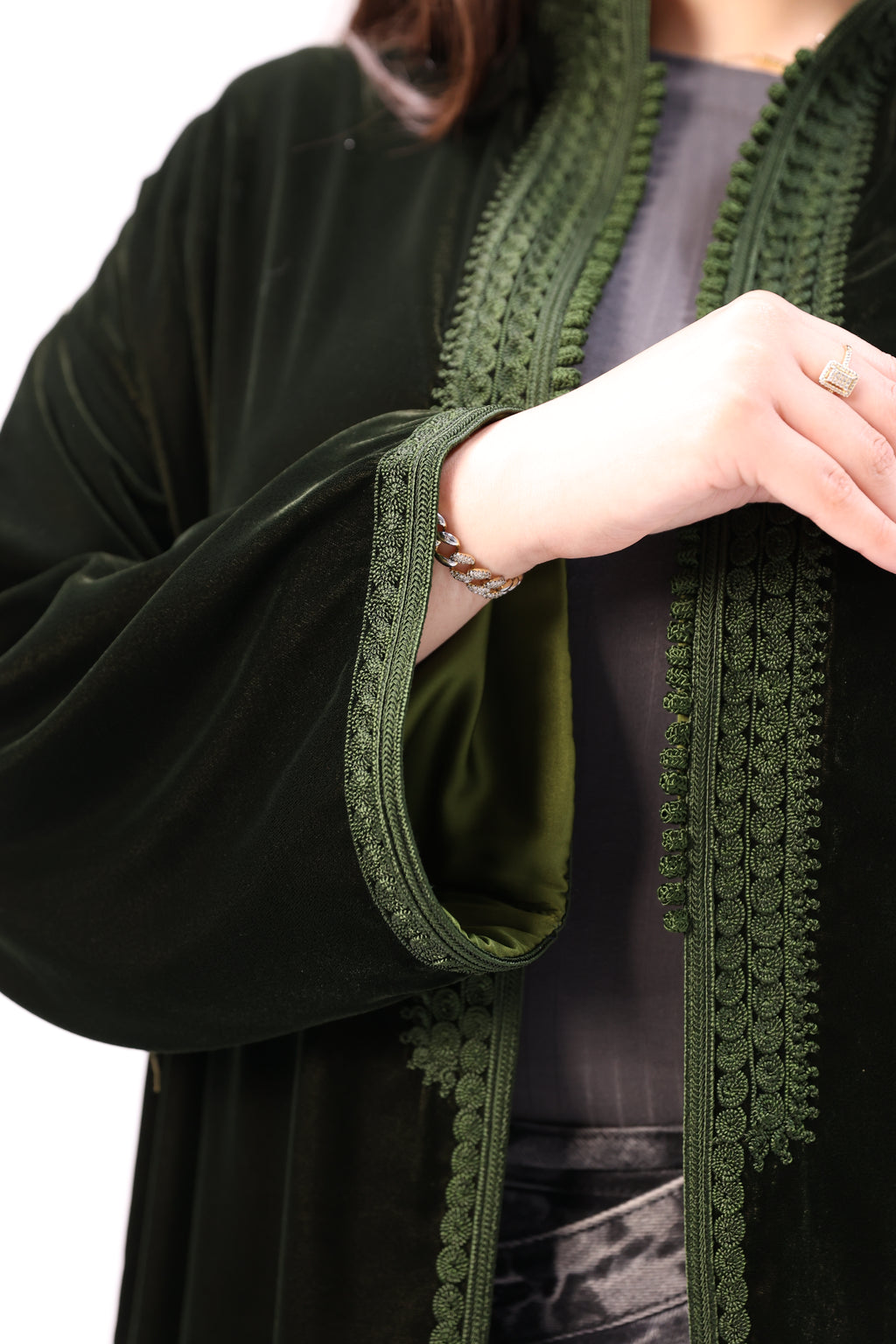 Kimono Marocain en Velours Doublé Satin – Broderie Artisanale Façon Maalem 2026 - Maraya