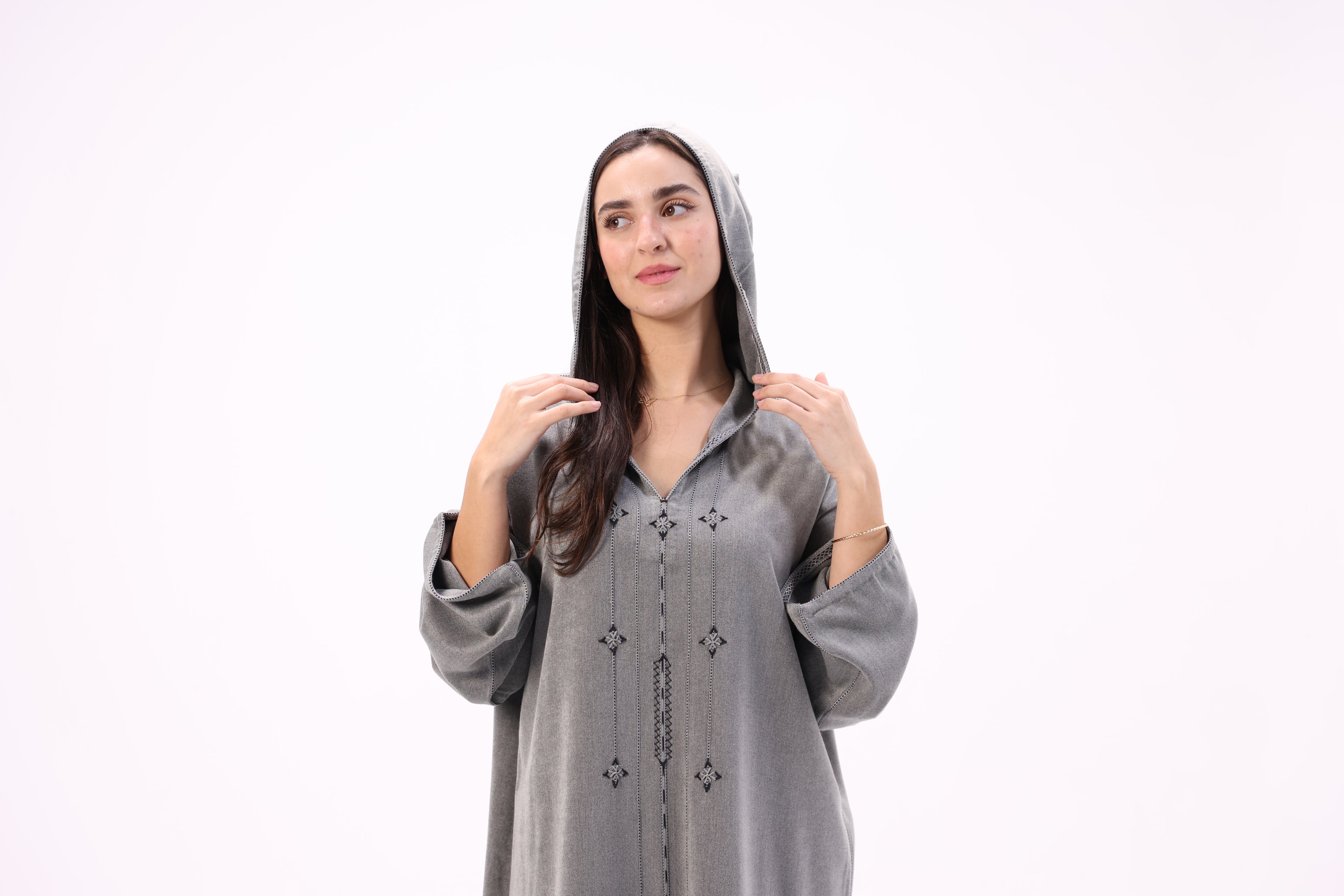 Jellaba Marocaine en Tissu Mlifa – Broderie Berchmane 100% Fait Main - Maraya 2026 - Maraya