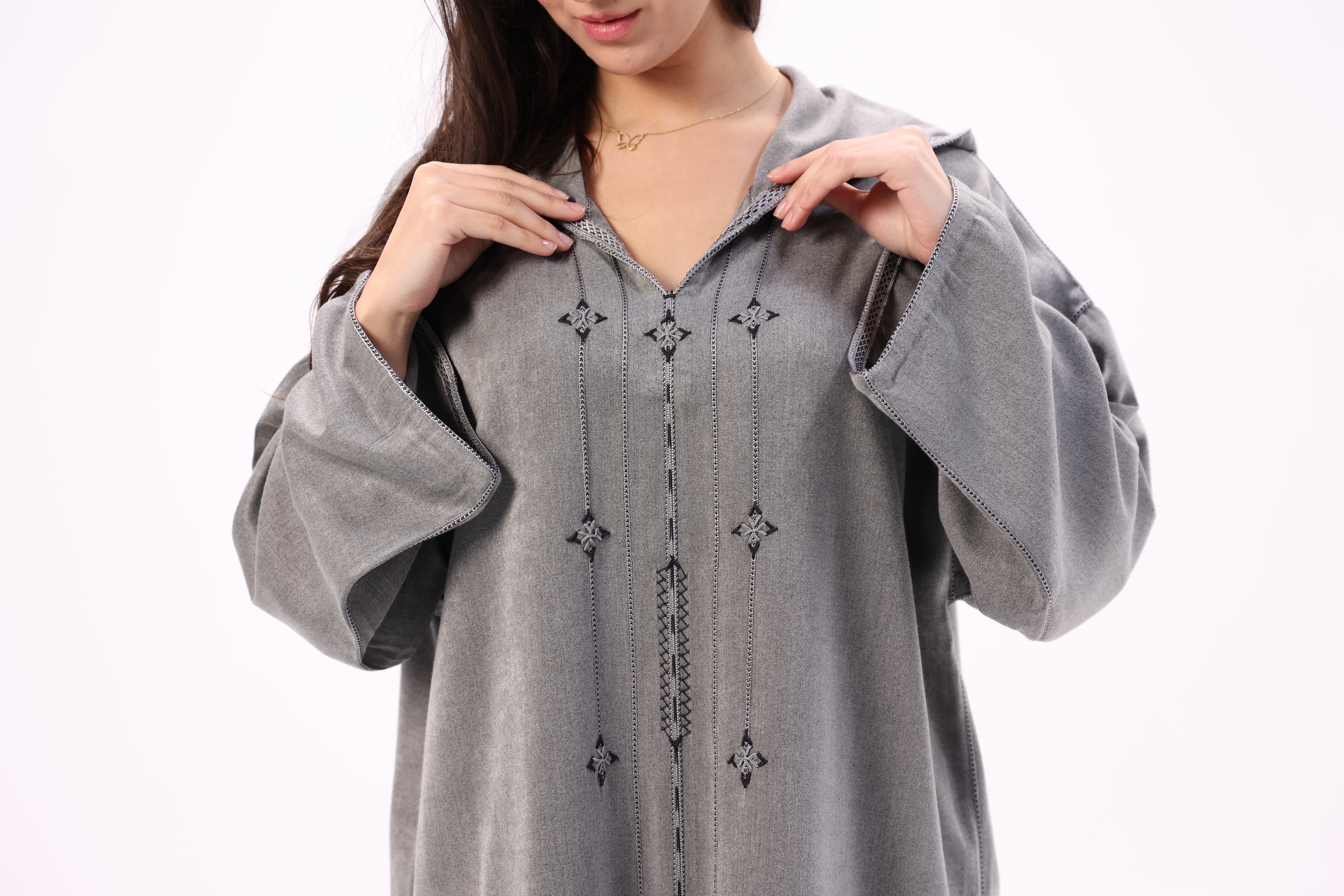 Jellaba Marocaine en Tissu Mlifa – Broderie Berchmane 100% Fait Main - Maraya 2026 - Maraya