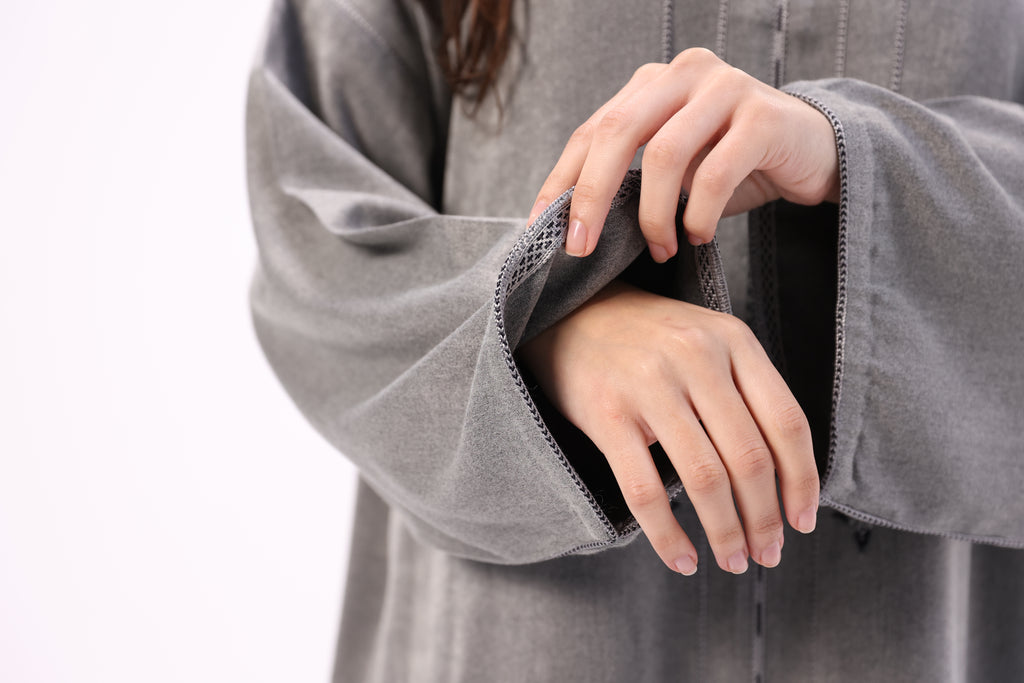 Jellaba Marocaine en Tissu Mlifa – Broderie Berchmane 100% Fait Main - Maraya 2026 - Maraya