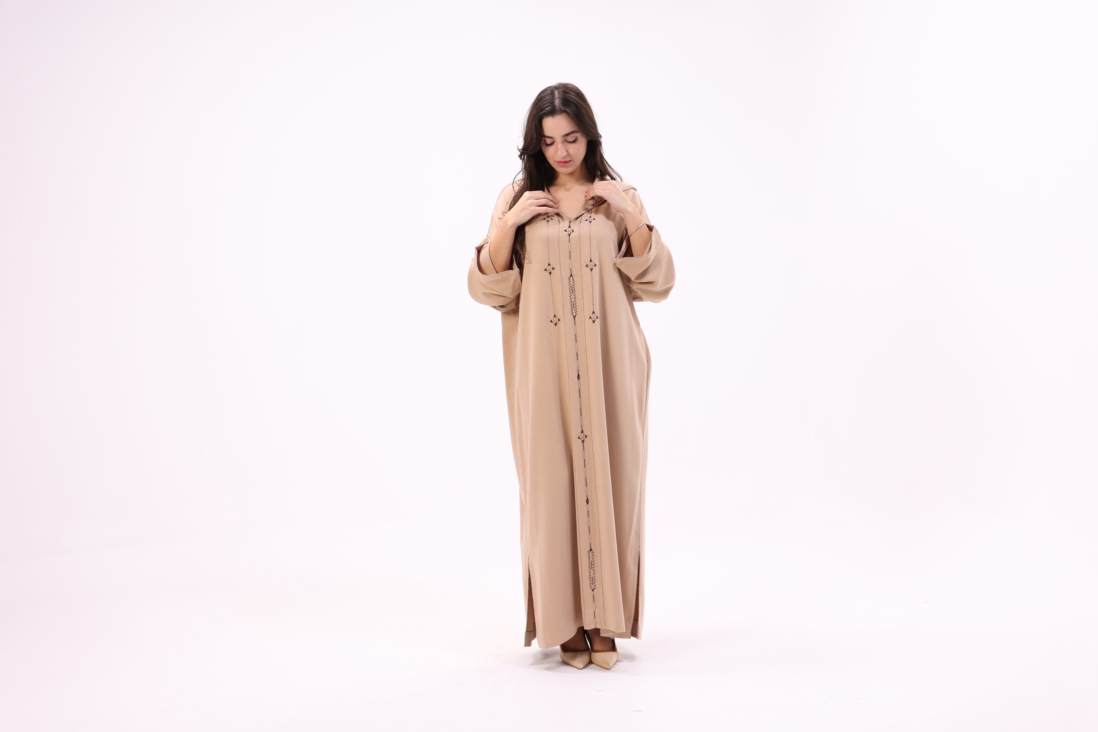 Jellaba Marocaine en Tissu Mlifa – Broderie Berchmane 100% Fait Main - Maraya 2026 - Maraya