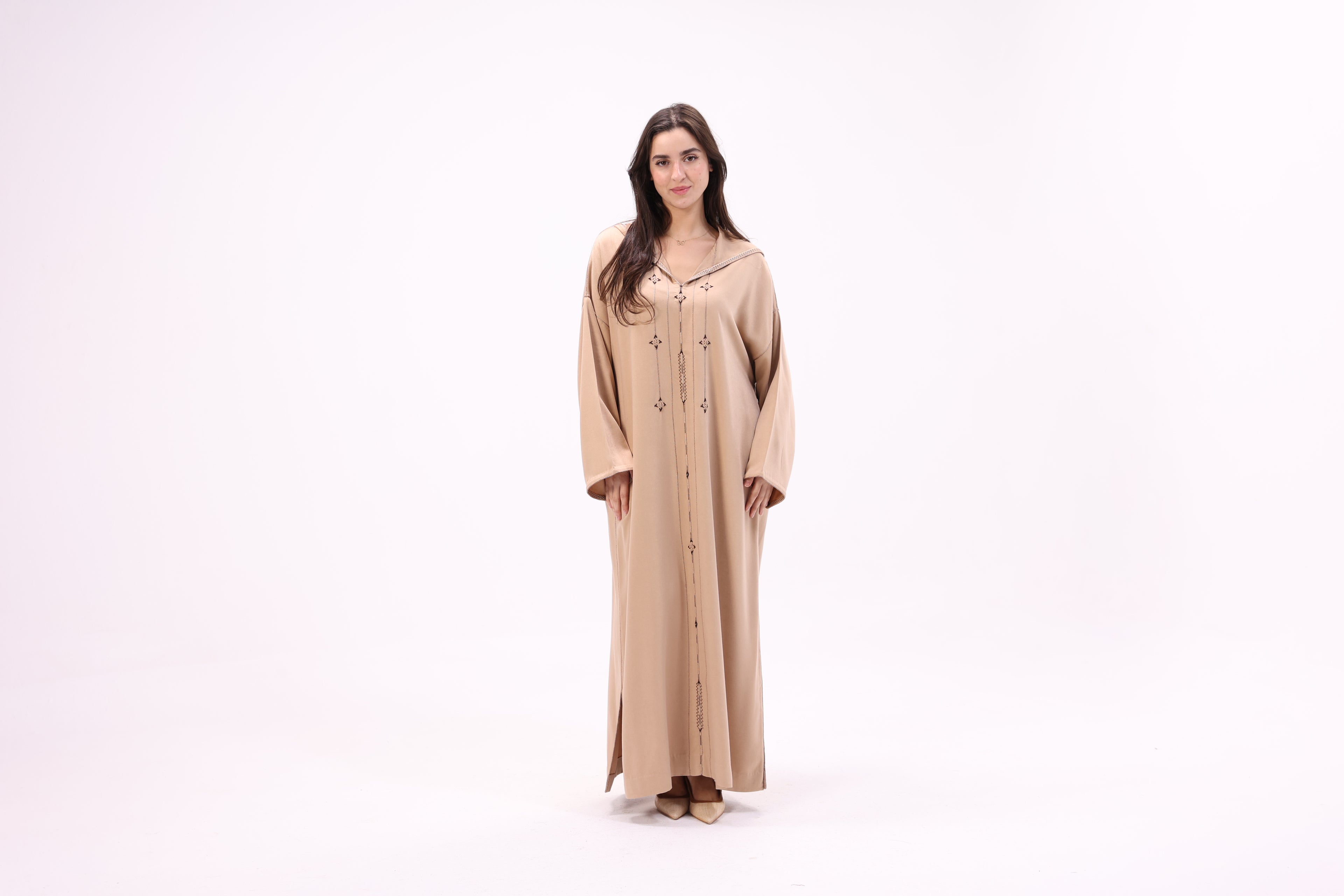 Jellaba Marocaine en Tissu Mlifa – Broderie Berchmane 100% Fait Main - Maraya 2026 - Maraya